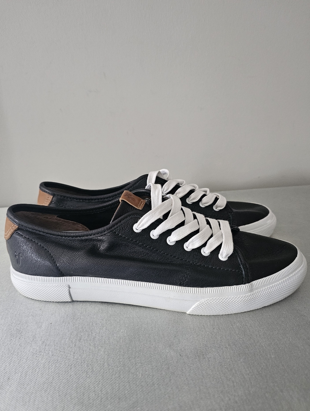 FRYE Gia Womens Black Leather Low Lace Sneakers